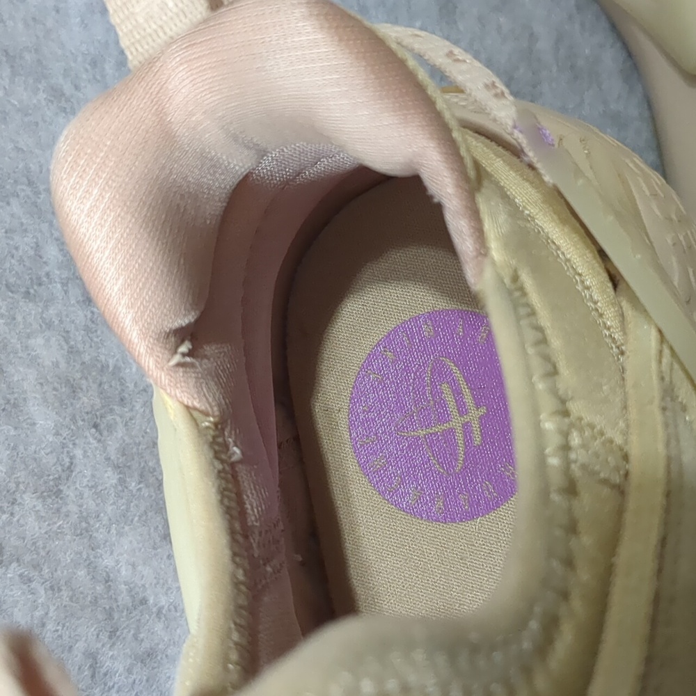 Nike Women's Athletic Shoes Beige - Picture 9 of 10